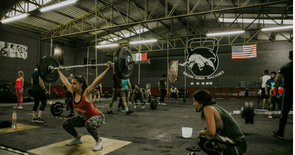 This inforgarphics shows
woman is doing the weight lifting in gym and other peoples are a;lso execise there